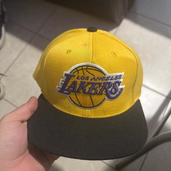 Los Angeles Lakers Snapback Hat, Yellow and Black NBA Cap - Picture 2 of 11